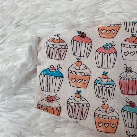 HANDMADE Cupcake Face Mask - Picture 3 of 5